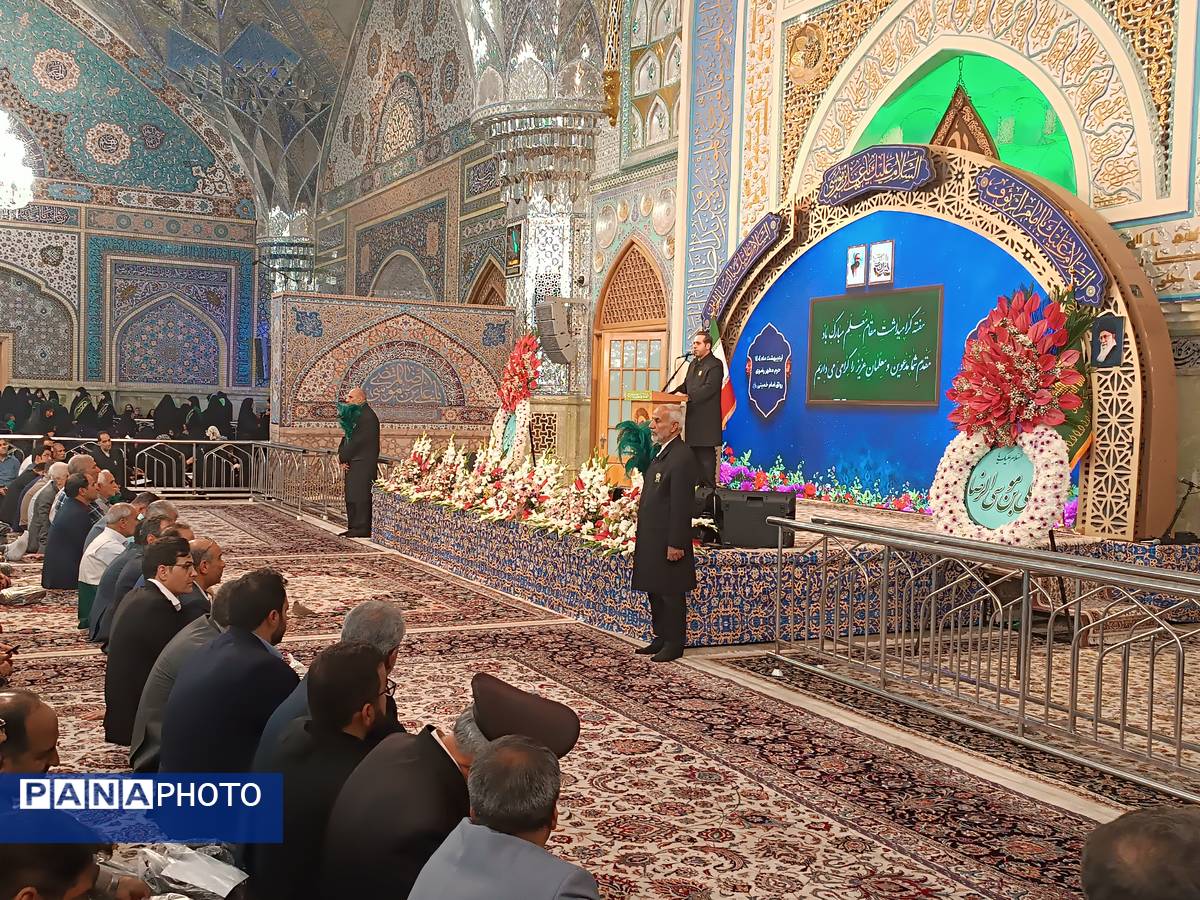 زیارت دسته جمعی معلمان در حریم قدس رضوی