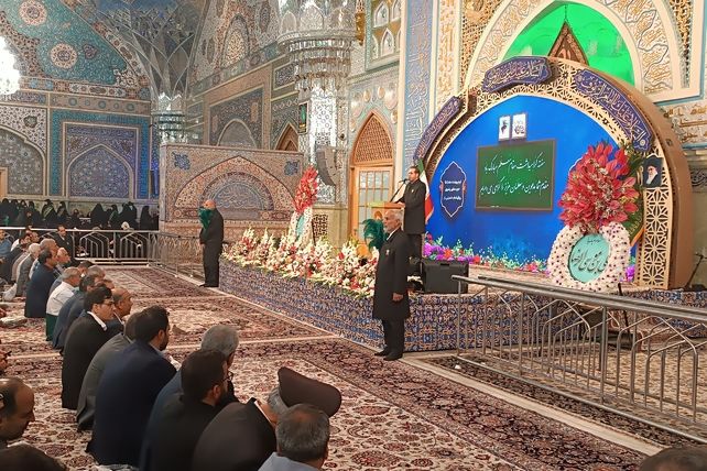 زیارت دسته جمعی معلمان در حریم قدس رضوی 