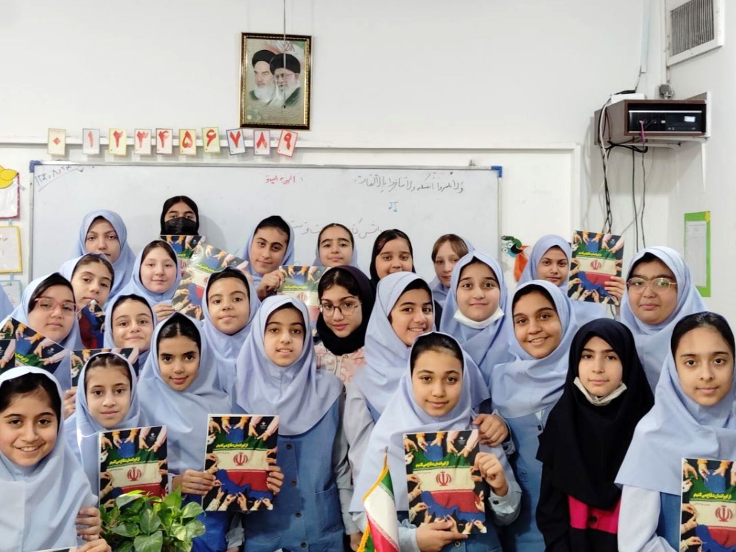 گرامیداشت روز کتاب و کتابخوانی در دبستان دخترانه هیأت امنایی بهار دانش 