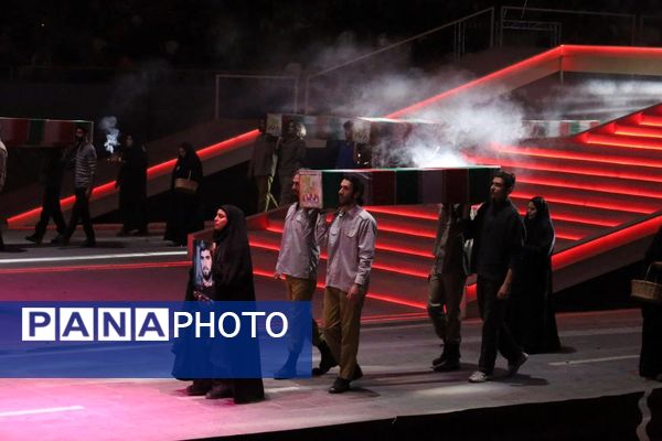 اجرای نمایش «راهبندان» در سومین شب از کنگره ملی 5580 شهید استان البرز