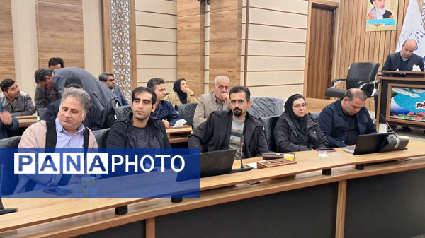 بررسی مسائل جامعه کار و تولید در نشست ویژه تشکل‌های کارگری با فرماندار اراک