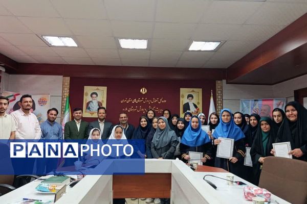 مراسم تقدیر از دانشآموزان فعال شورا در شهرستان ملارد