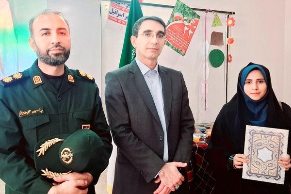 آموزگار لرستانی با خلاقیت بی‌نظیر، جایزه‌ی استانی را از آن خود کرد