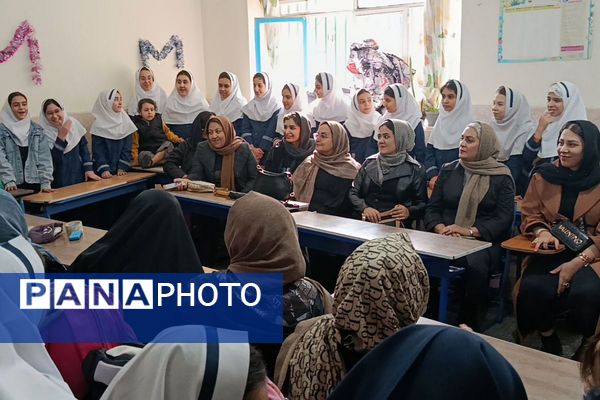 جشن ولادت بانوی دو عالم در دبستان وحیدکیهانی 