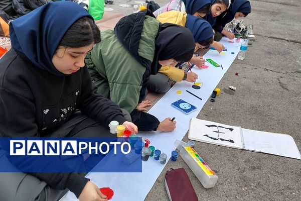 نمایشگاه دست سازه‌های دانش‌آموزان مدرسه شهید شرافت بهارستان‌دو