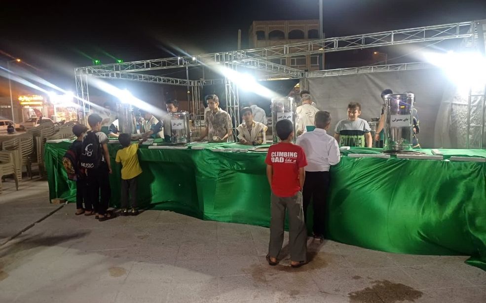 برپایی موکب پذیرایی به مناسبت دهه کرامت در شهرستان‌ زارچ