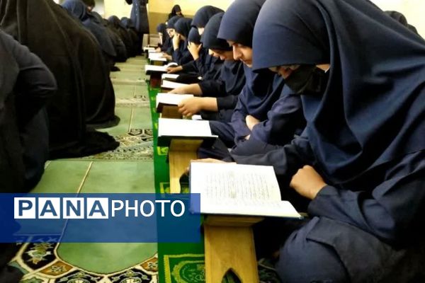 محفل انس با قرآن در دبیرستان معارف ناحیه ۴ شیراز 