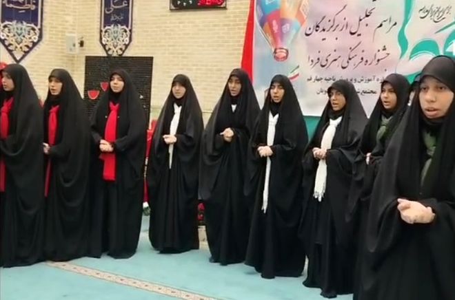 تقدیر از  دانش آموزان برگزیده جشنواره فرهنگی هنری فردا در ناحیه چهار قم