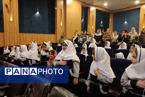 جشن شکوفه‌های دبستان بعثت ناحیه ۳ شیراز 