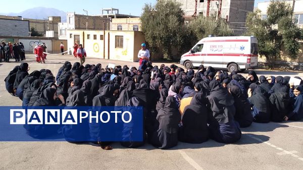برگزاری مانور زلزله در مدرسه فاطمیه شهرستان آببر