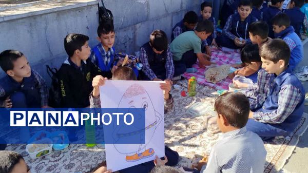 ترویج تغذیه سالم با برگزاری اردوی حیاطی در دبستان فطرت