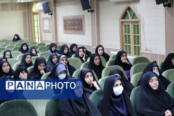 نشست تخصصی اجرای طرح نماد و لیگ جت در مدارس متوسطه ناحیه یک یزد