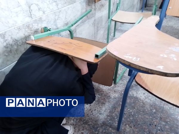 بیست و ششمین مانور سراسری زلزله در دبیرستان دخترانه فاطمیه