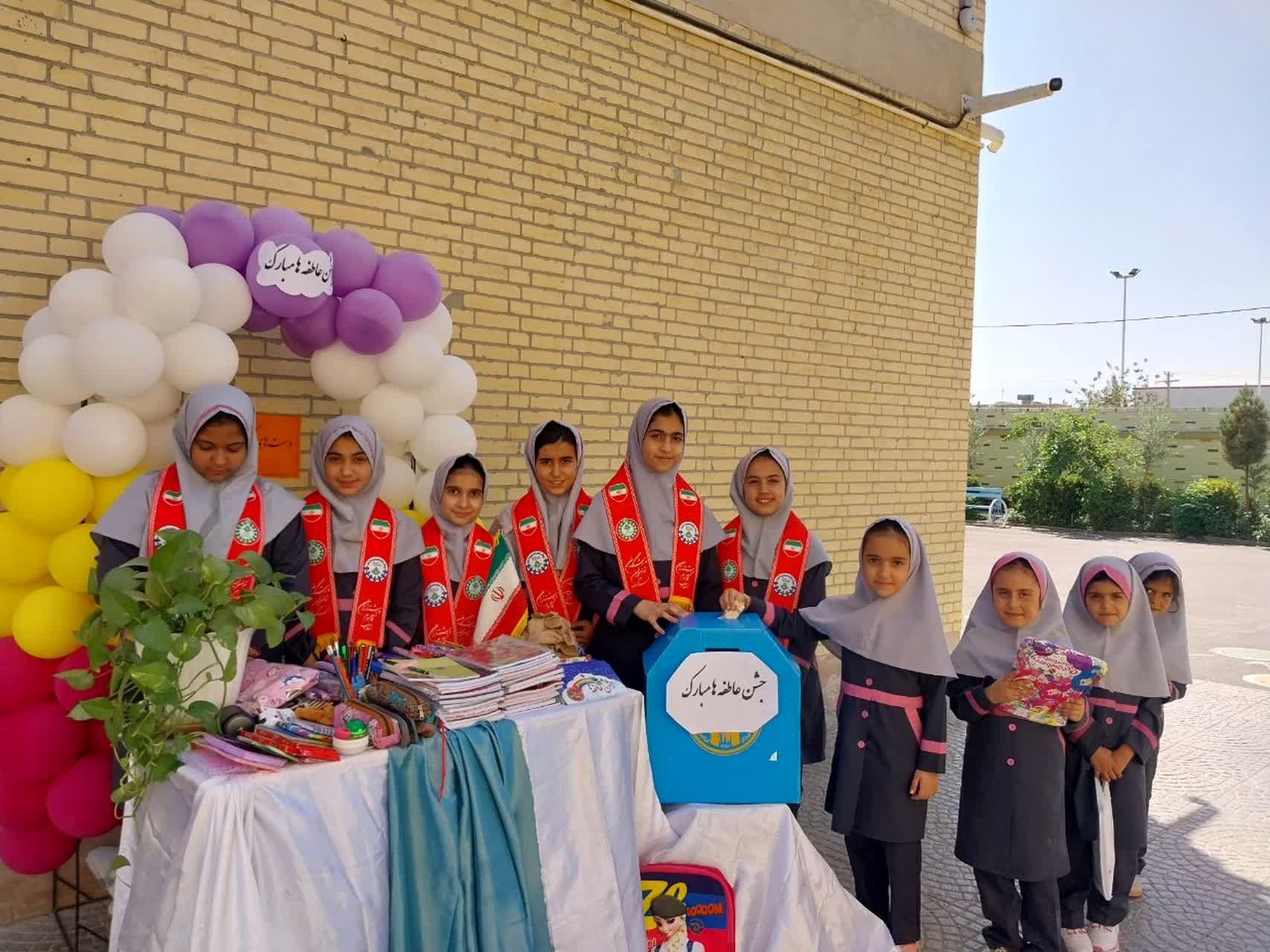 مهربانی در قاب مدرسه؛ برگزاری جشن عاطفه ها در دبستان شهید صدوقی یزد