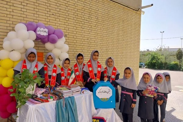 مهربانی در قاب مدرسه؛ برگزاری جشن عاطفه ها در دبستان شهید صدوقی یزد