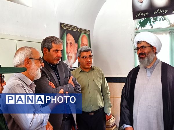 مسئولین کاشمر، غبار از مزار شهید خبرنگار برداشتند