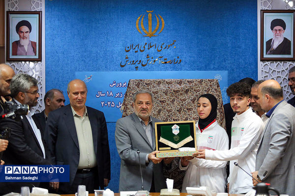 مراسم بدرقه تیم‌های ملی فوتسال دانش‌آموزی پسران و دختران ایران به رقابت‌های جام جهانی