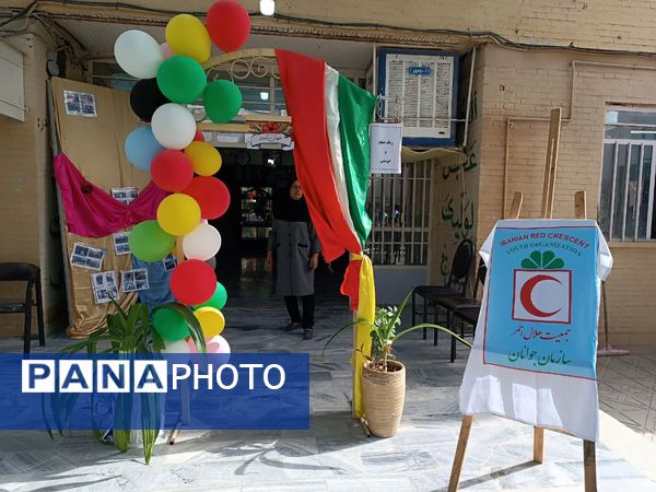 هلال‌احمر، همراه دانش‌آموزان دبیرستان عفت در مراسم صلح و دوستی