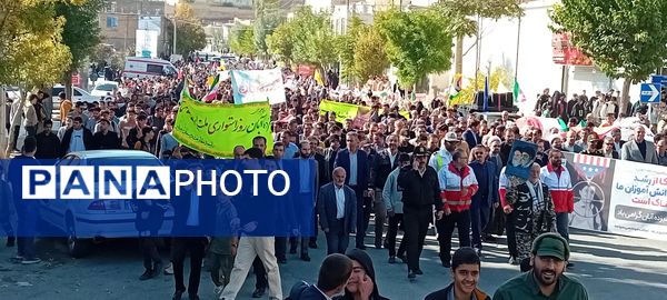 برگزاری راهپیمایی ۱۳ آبان روز دانش‌آموز در شهرستان فیروزکوه 