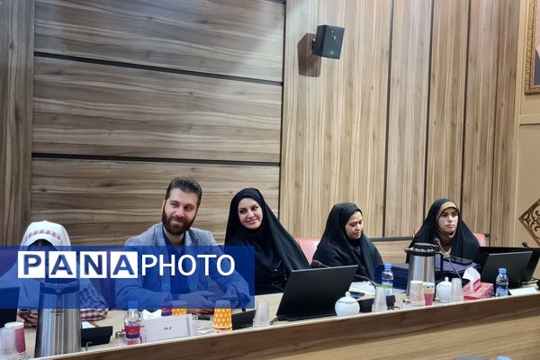 جلسه هم‌اندیشی حوزه روابط عمومی‌های شهرستان‌های استان تهران با حضور دانش‌آموز خبرنگاران پانا 