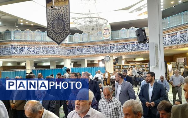 تجدید میثاق سرپرست آموزش وپرورش منطقه پردیس با شهدای گمنام