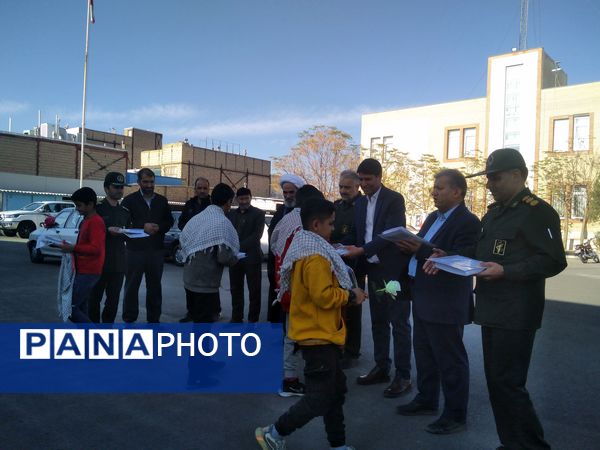 مراسم تجلیل از دانش‌آموزان شهرستان خلیل آباد با کسب رتبه در لیگ علمی پایا