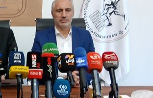 فدراسیون کشتی وقت و منابع ملی را ضایع نکرد؛ خیلی جاها منابع  را خاکستر می‌کنند