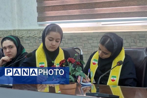 جلسه هم‌افزایی و توانمندسازی دانش‌آموزان جدیدالورود خبرگزاری پانا قرچک