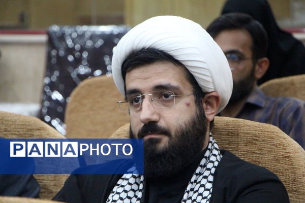 نشست معلمان شهر یزد با محسن قنبریان در یزد