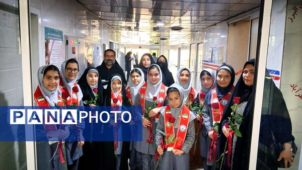 تجلیل دانشآموزان پیشتازان دبستان «دانش و هنر» نظرآباد از پرستاران بیمارستان امام حسن(ع)