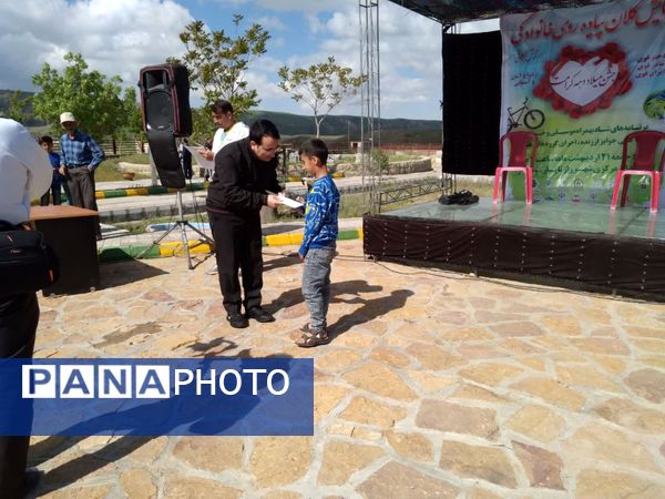 همایش پیاده‌روی خانوادگی و جشن میلاد دهه کرامت در شهرستان راز و جرگلان