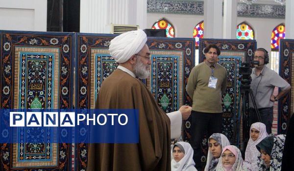 تجمع معنوی مادران و دختران در مصلی رشت