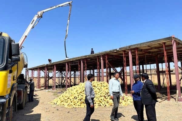 بازدید مدیر آموزش و پرورش کاشمر از عملیات ساخت پروژه ۶ کلاسه روستای زلزله زده محمدیه