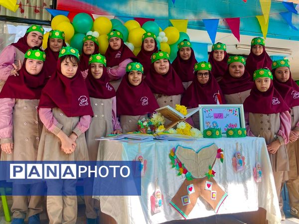 جشن قرآن با حضور دانش‌آموزان در دبستان ارمغان هستی ناحیه 3 کرج (سطح 3)