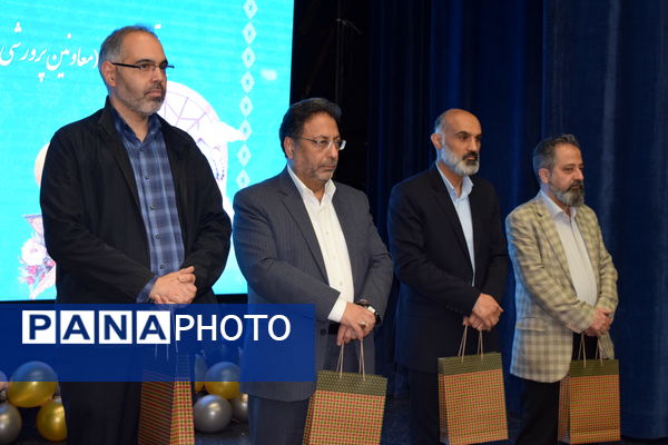 تجلیل از تلاش‌های بی‌وقفه مربیان در همایش خانواده بزرگ پرورشی