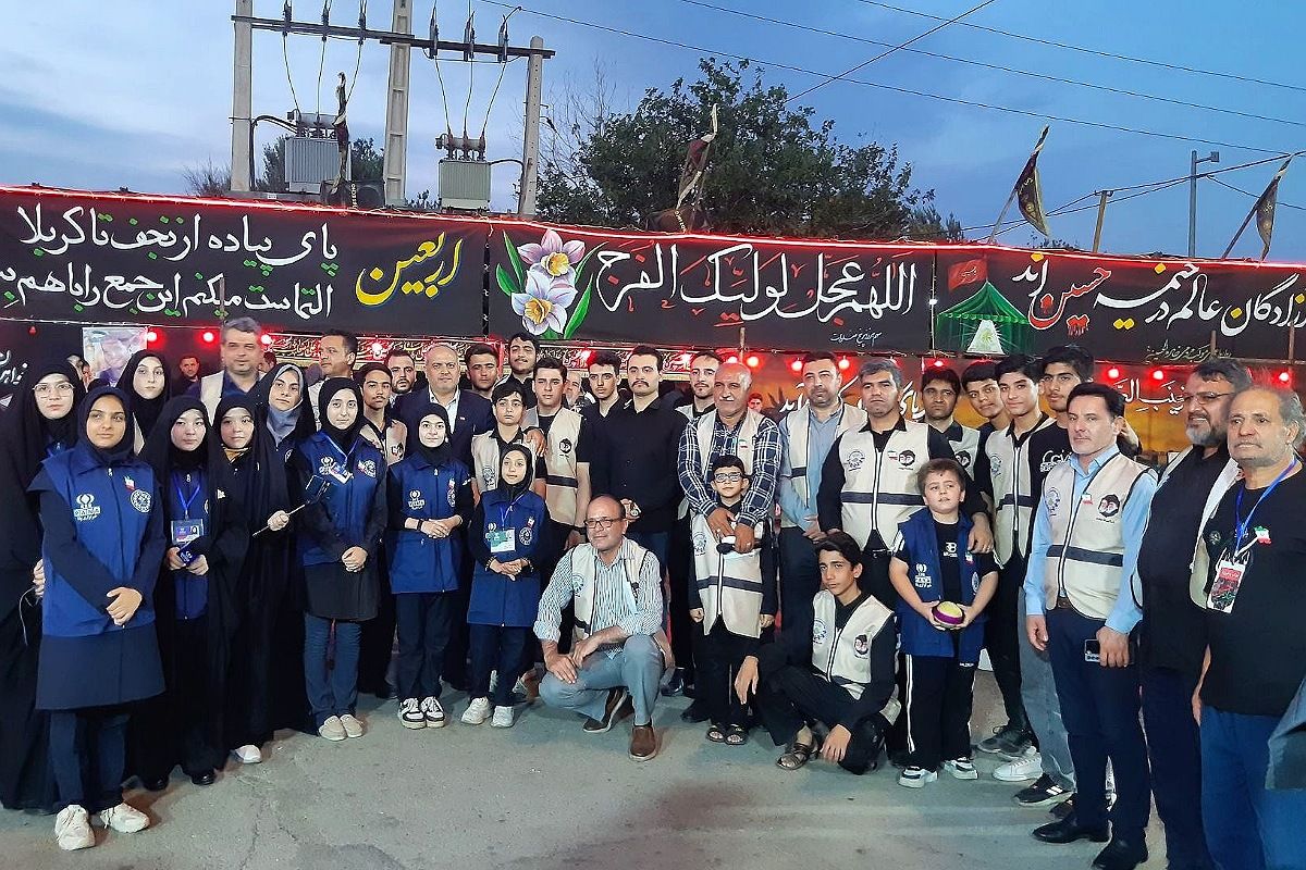 خدمت‌رسانی دانش‌آموزان در موکب «عشاق‌الحسین(ع)» سازمان دانش آموزی شهرستانهای تهران