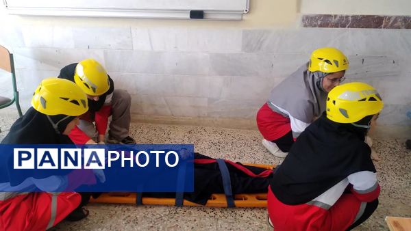 برگزاری مانور زلزله در مدرسه فاطمیه شهرستان آببر