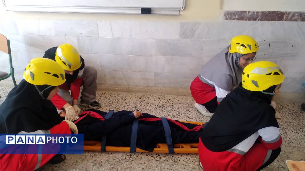 برگزاری مانور زلزله در مدرسه فاطمیه شهرستان آببر