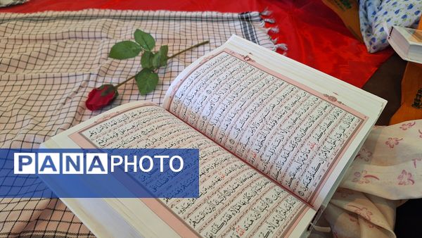 محفل انس با قرآن به‌ مناسبت یادبود سید حسن نصرالله در دبیرستان حضرت‌زینب(س) شهرستان‌لنده 