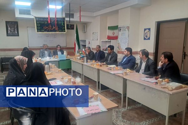  جلسه مدیران قطب ۵ دوره ابتدایی در مدرسه قائم(عج) بهارستان‌دو