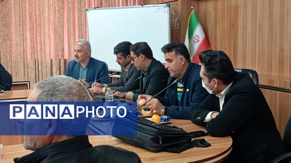 جلسه بررسی عملکرد و کیفیت آموزشی مدارس شهرستان بن با حضور مسئولان استانی