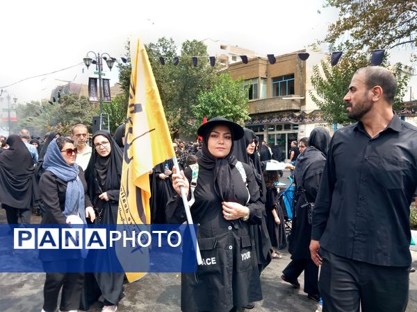 استقبال دلدادگان اباعبدالله الحسین (ع) از پیاده‌روی جاماندگان اربعین حسینی‌ 