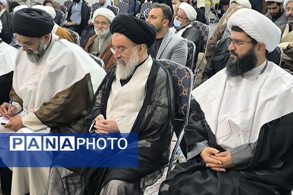  پیشوا در شب وداع؛ عالمان دینی و مسئولان با امام خویش پیمان دوباره بستند