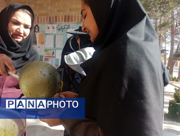 پذیرایی از دانش آموزان دبیرستان نمونه اندیشه با صبحانه گرم 