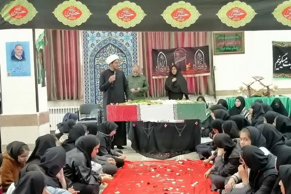 تجدید عهد دانش‌آموزان با آرمان‌های شهدا