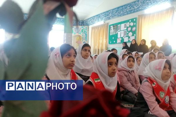  آیین پرچم‌گردانی به یاد امام حسین(ع) در مدارس فیروزکوه