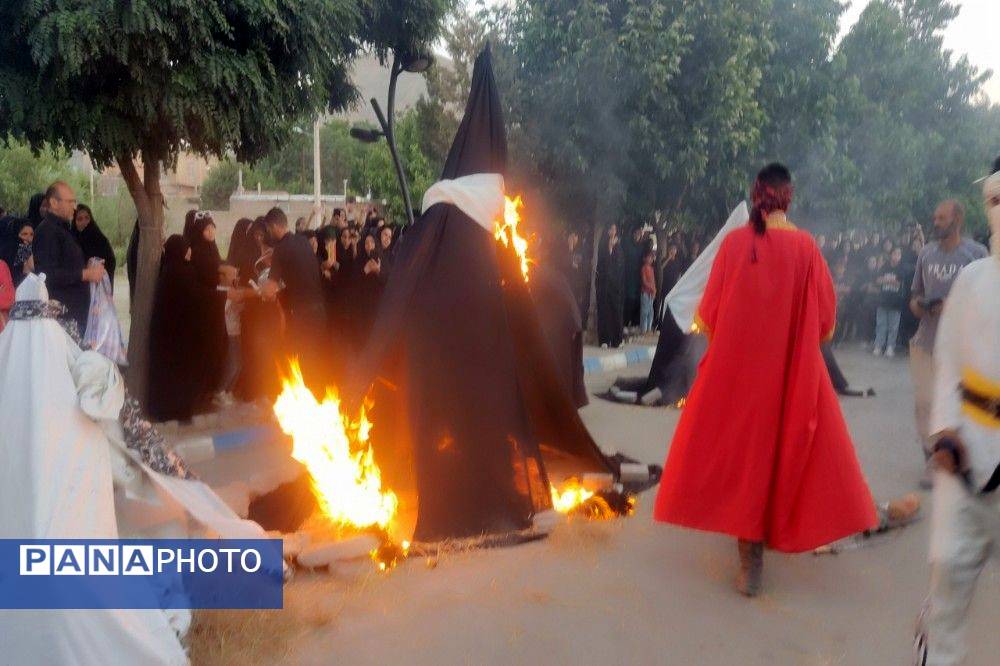 مراسم نمادین آتیش زدن خیمه ها در عصر روز عاشورا در شهر بار