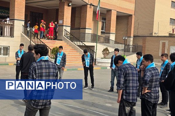 اجرای مانور زلزله با حضور مسئولان در مدرسه استاد مطهری رباط‌کریم