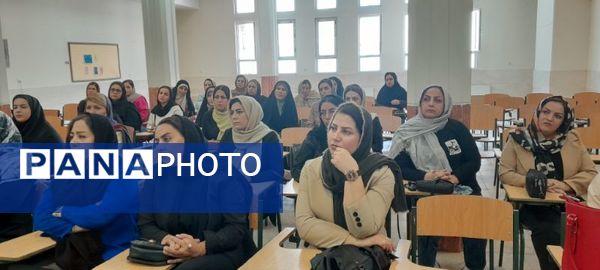 اولین جلسه دیدار چهره به چهره اولیا با دبیران دبیرستان فرزانگان استعداد درخشان ملارد