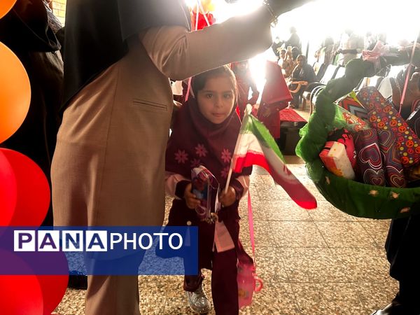 جشن شکوفهها و طنین زنگ مهر در مدرسه فاطمه الزهرا شهرستان جاسک